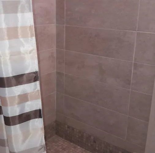 10 Fontana House Mykonos Hostel Odessza